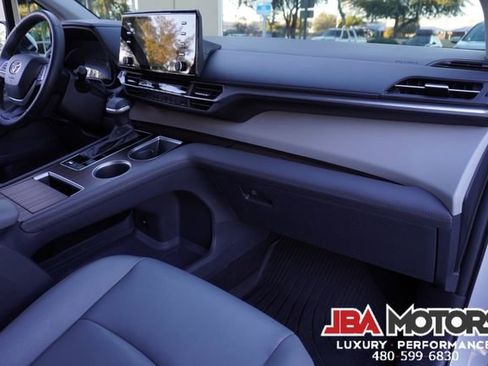 Used 2023 Toyota Sienna XLE image 8