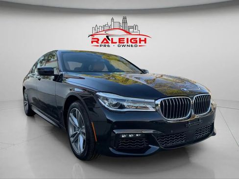 Used 2018 BMW 750i xDrive 750i xDrive Sedan 4D image 4