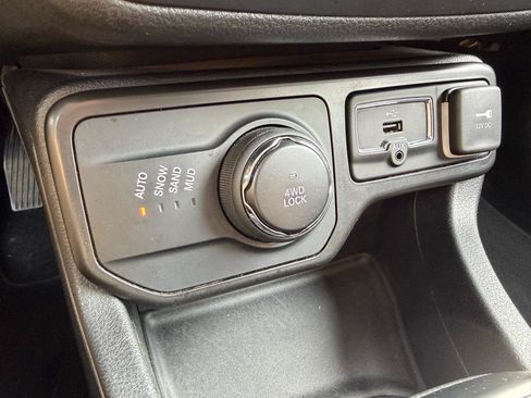 Used 2020 Jeep Renegade Sport w/ Sport Appearance Group AWD/4WD image 42