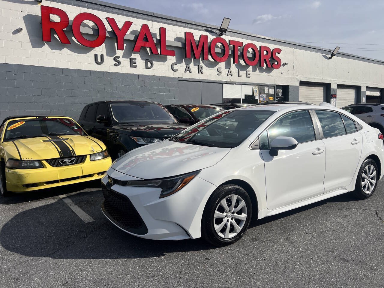 Used 2021 Toyota Corolla LE FWD image 1