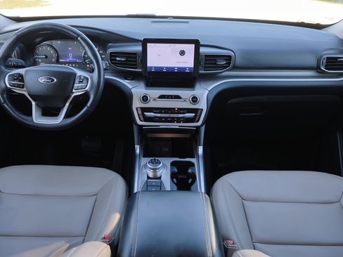 Certified 2022 Ford Explorer XLT w/ Equipment Group 202A image 25