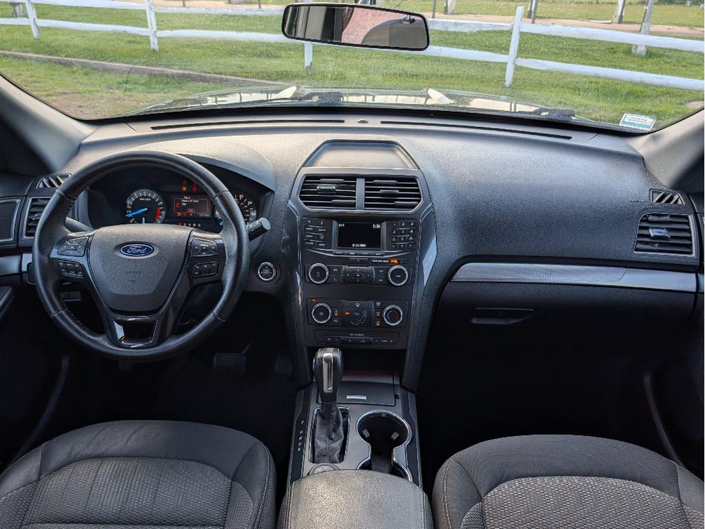 Used 2018 Ford Explorer XLT AWD/4WD image 28