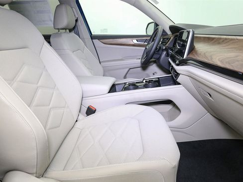 New 2026 Volkswagen Atlas SE image 13