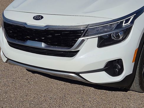 Used 2024 Kia Seltos EX image 10