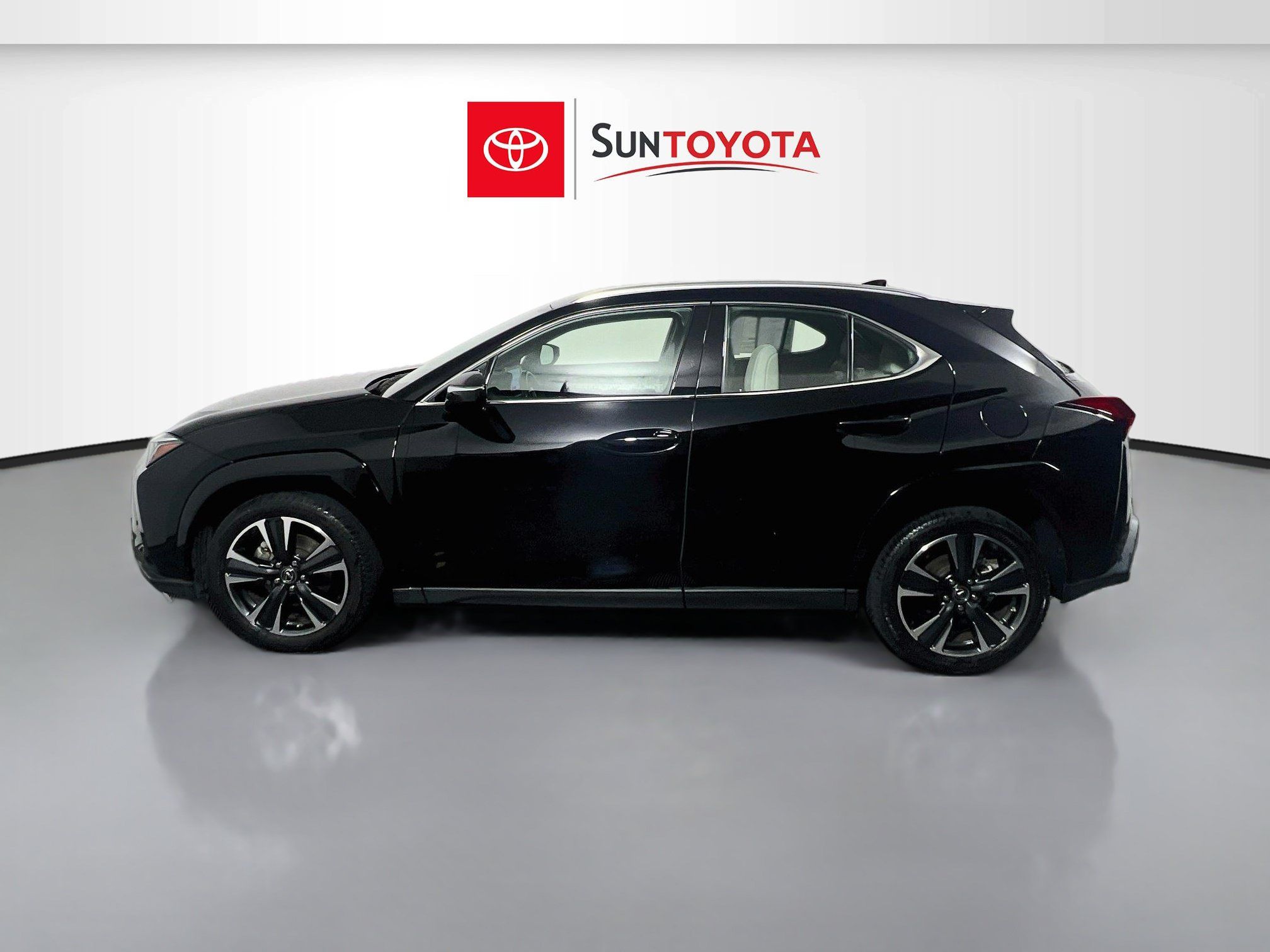 Used 2023 Lexus UX 250h FWD w/ Accessory Package (Z1) image 7