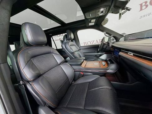 Certified 2025 Lincoln Navigator Black Label AWD/4WD image 36