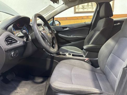 Used 2017 Chevrolet Cruze LS FWD image 16