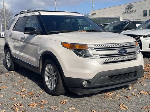 Used 2014 Ford Explorer XLT w/ Equipment Group 202A image 5