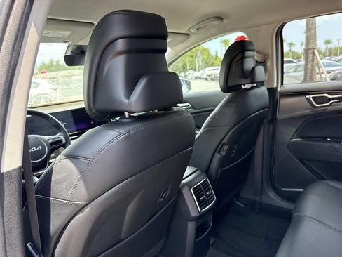 Used 2025 Kia Sportage EX FWD image 13