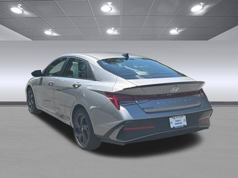 Certified 2026 Hyundai Elantra SEL FWD image 9