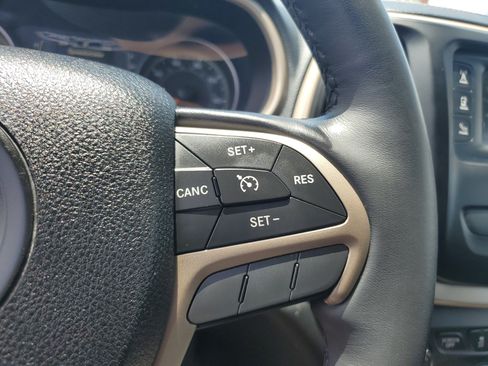Used 2015 Jeep Cherokee Latitude w/ Comfort/Convenience Group AWD/4WD image 22