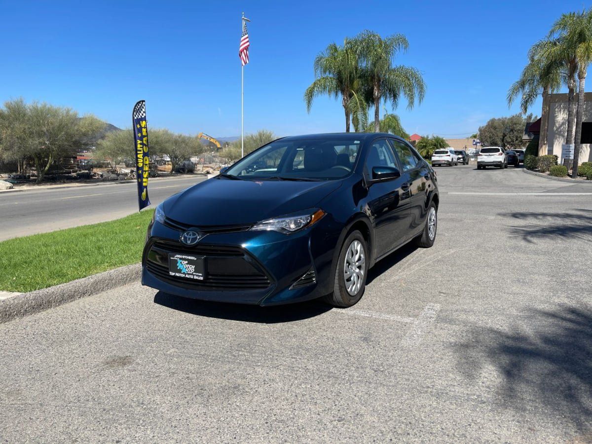 Used 2019 Toyota Corolla LE w/ Carpet Mat Package (TMS) FWD image 2