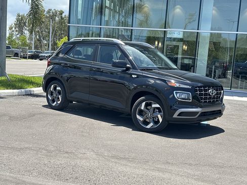 New 2025 Hyundai Venue SEL image 2