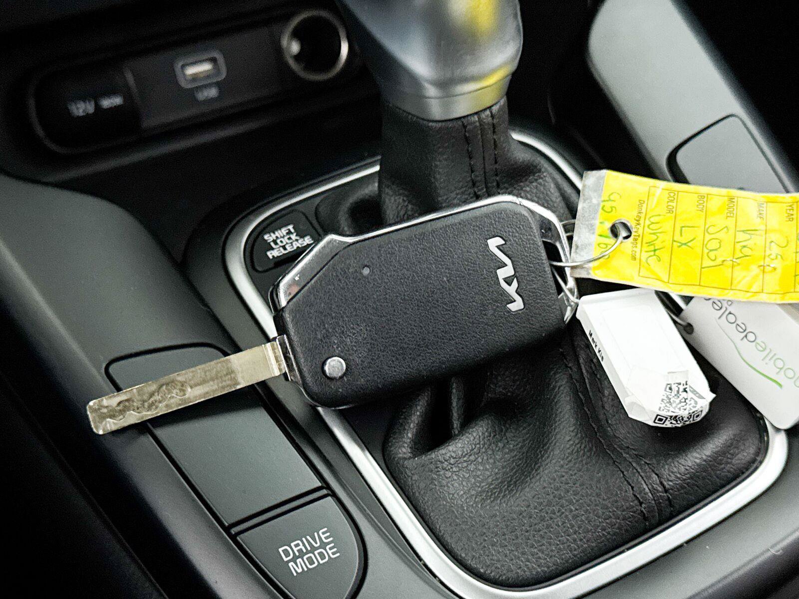 Used 2025 Kia Soul LX w/ LX Technology Package FWD image 36