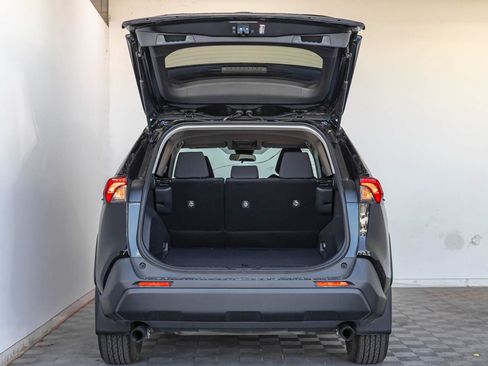 Used 2021 Toyota RAV4 LE FWD image 6