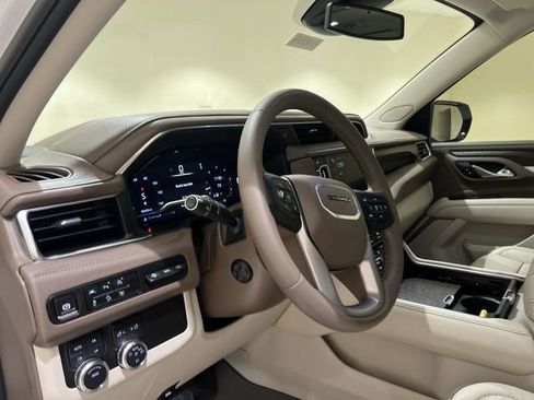 Used 2024 GMC Yukon XL Denali AWD/4WD image 9