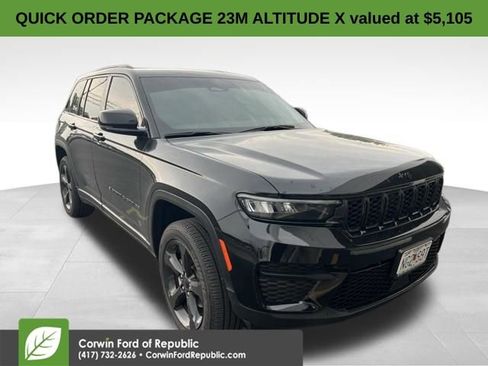 Used 2025 Jeep Grand Cherokee Altitude AWD/4WD image 1
