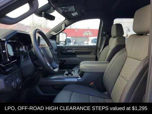 Used 2025 Chevrolet Silverado 2500 ZR2 w/ Technology Package image 6