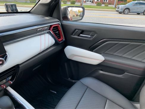 Used 2024 GMC Canyon AT4X image 20