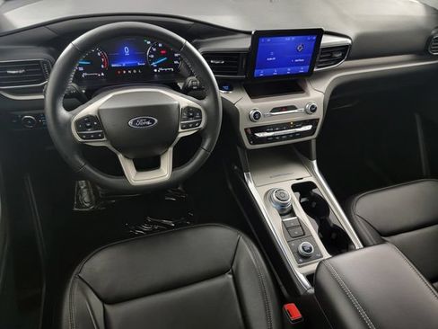 Used 2023 Ford Explorer XLT w/ Equipment Group 202A AWD/4WD image 33