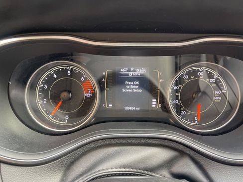 Used 2021 Jeep Cherokee Latitude Plus image 10