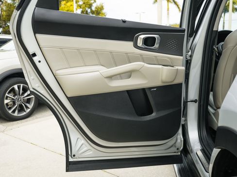 Used 2023 Kia Sorento SX Prestige image 33