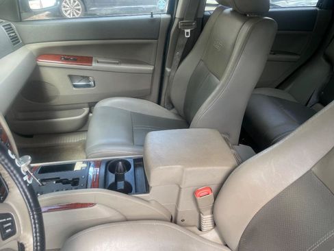 Used 2005 Jeep Grand Cherokee Limited AWD/4WD image 7