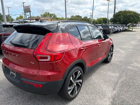 Used 2021 Volvo XC40 T4 R-Design w/ Climate Package FWD image 7