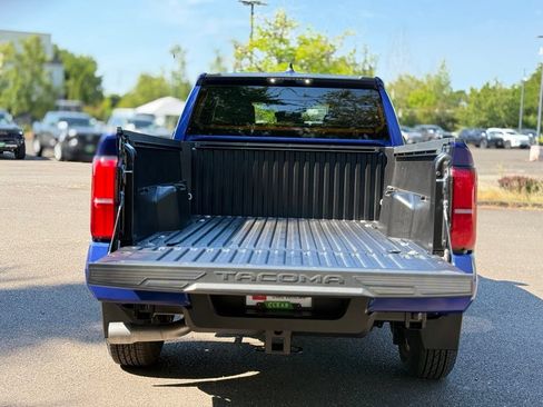 Certified 2024 Toyota Tacoma SR5 AWD/4WD image 11