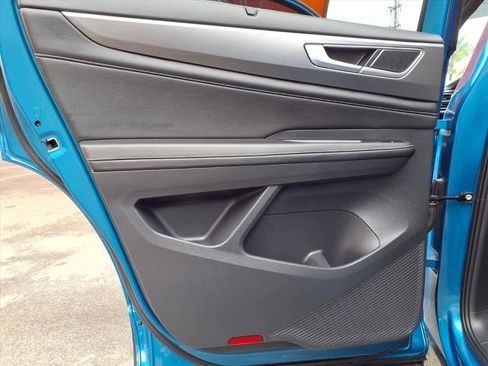 Used 2024 Volkswagen Atlas Cross Sport SE image 19