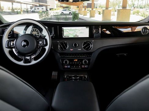 Used 2024 Rolls-Royce Ghost image 4