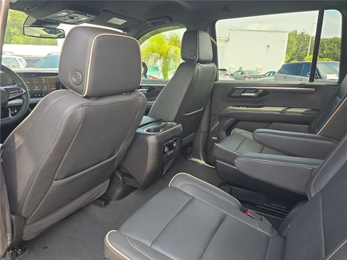 Used 2025 Chevrolet Suburban Premier AWD/4WD image 11