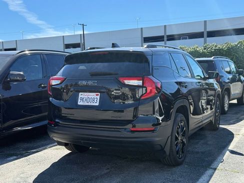 Used 2024 GMC Terrain SLE w/ Elevation Edition image 5
