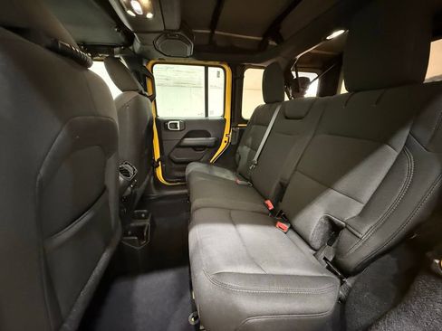 Used 2019 Jeep Wrangler Unlimited Sahara image 10