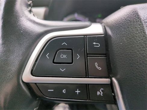Used 2023 Toyota Highlander LE image 23