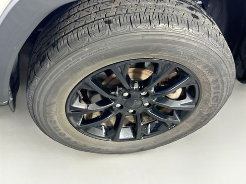 Used 2023 Jeep Cherokee Altitude Lux w/ Lux Elite Package AWD/4WD image 31