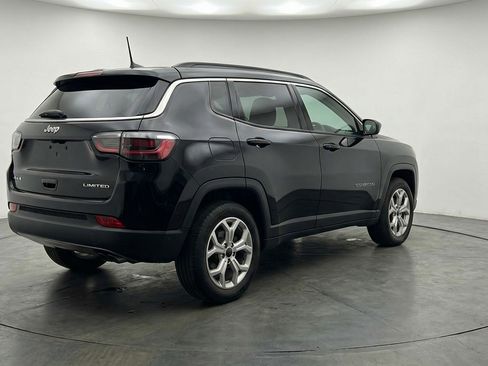 Used 2025 Jeep Compass Latitude image 9