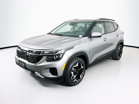 Used 2025 Kia Seltos S FWD image 3