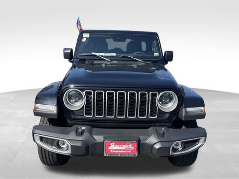 Used 2024 Jeep Wrangler Sahara image 12