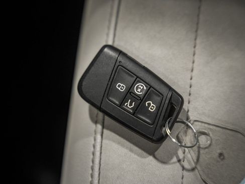 Used 2025 Volkswagen Taos SE w/ Panoramic Sunroof Package image 49