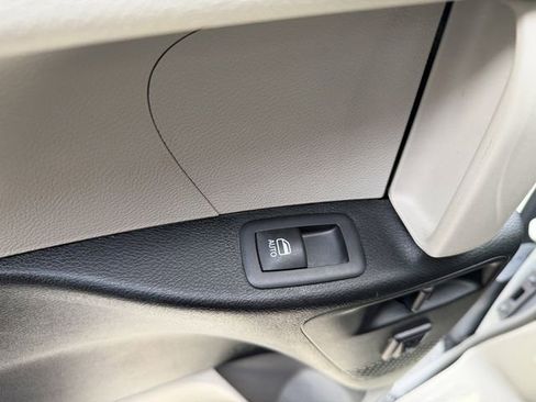 Used 2023 Chrysler Pacifica Limited FWD image 31