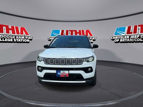 Used 2025 Jeep Compass Limited AWD/4WD image 3