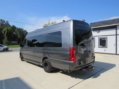 Used 2022 Mercedes-Benz Sprinter 4500 w/ Parking Package image 11