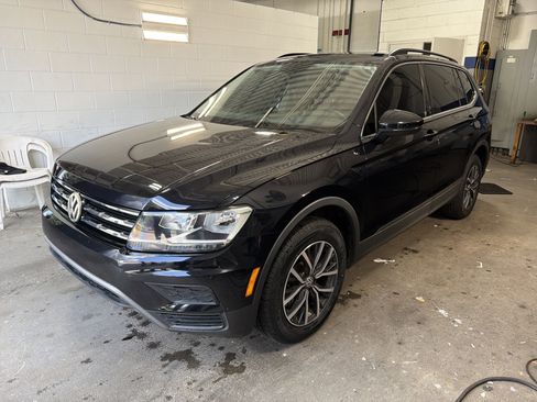 Used 2019 Volkswagen Tiguan SE w/ Panoramic Sunroof Package FWD image 4