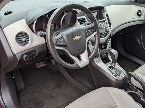 Used 2014 Chevrolet Cruze LT image 11