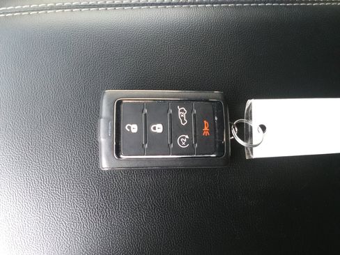 Used 2023 Jeep Grand Cherokee L Laredo image 28