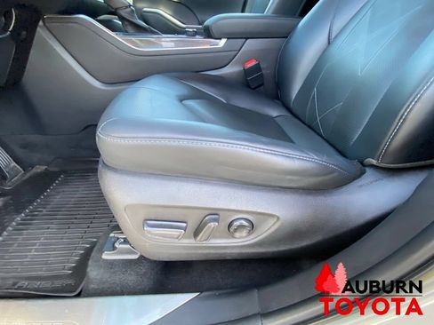 Used 2022 Toyota Highlander Platinum AWD/4WD image 39