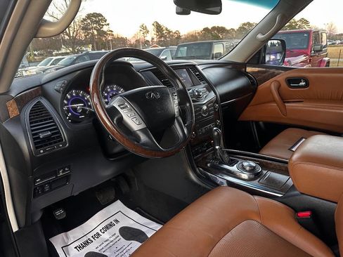 Used 2016 INFINITI QX80 4WD w/ Signature Edition Package image 11