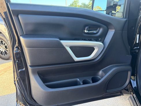 Certified 2024 Nissan Titan SV w/ SV Convenience Package image 18