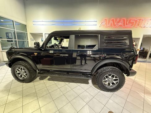 Used 2023 Ford Bronco Badlands image 4